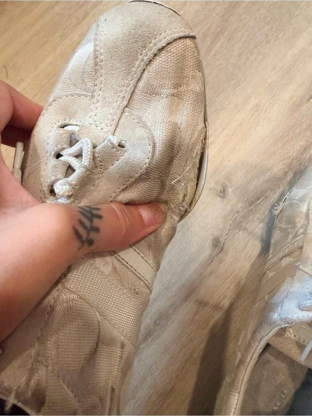 Coach Signature Canvas Sneakers Women's Size 7 Cream Y2K Lace Up Shoes